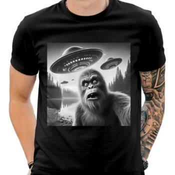 Funny Bigfoot shirt with Sasquatch taking a selfie and UFOs Alien